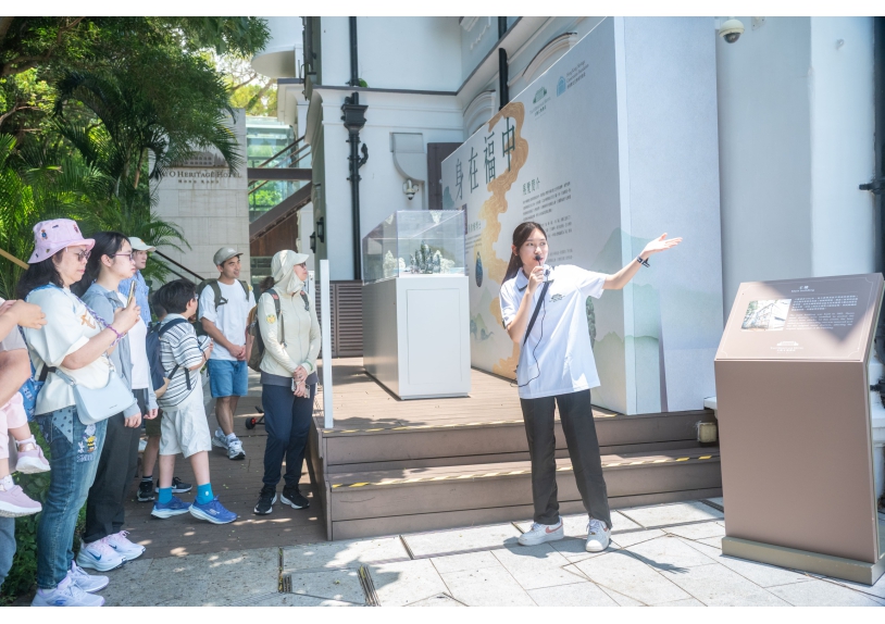 Trained Youth Ambassadors from Walk in Hong Kong led fixed‑point tours at Tai O Heritage Hotel 活現香港青年大使於大澳文物酒店擔任定點導賞